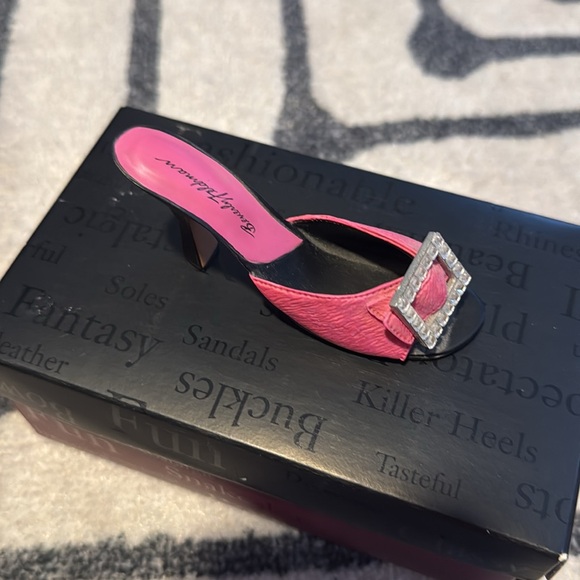 "Sparkle Shoe" Just the Right Shoe (Beverly Feldman) by Raine & Willitts Designs - Picture 3 of 4